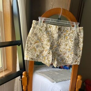 floral shorts